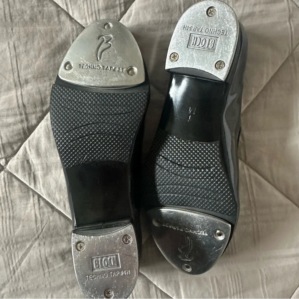 Bloch Kids Black Patent Tap Shoes with Snap Strap- Sz 1 M